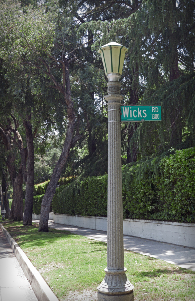 lamppost-wicks-20230520-01-11x17