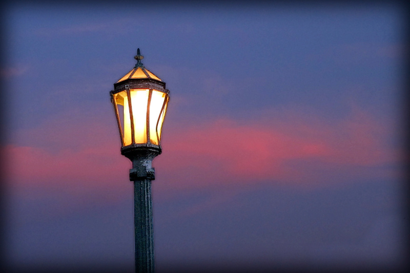 parkview-lamppost-sunset-01